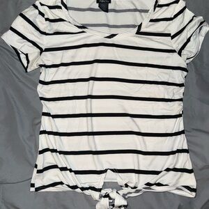 Forever 21 Women's Black and White Striped Tee